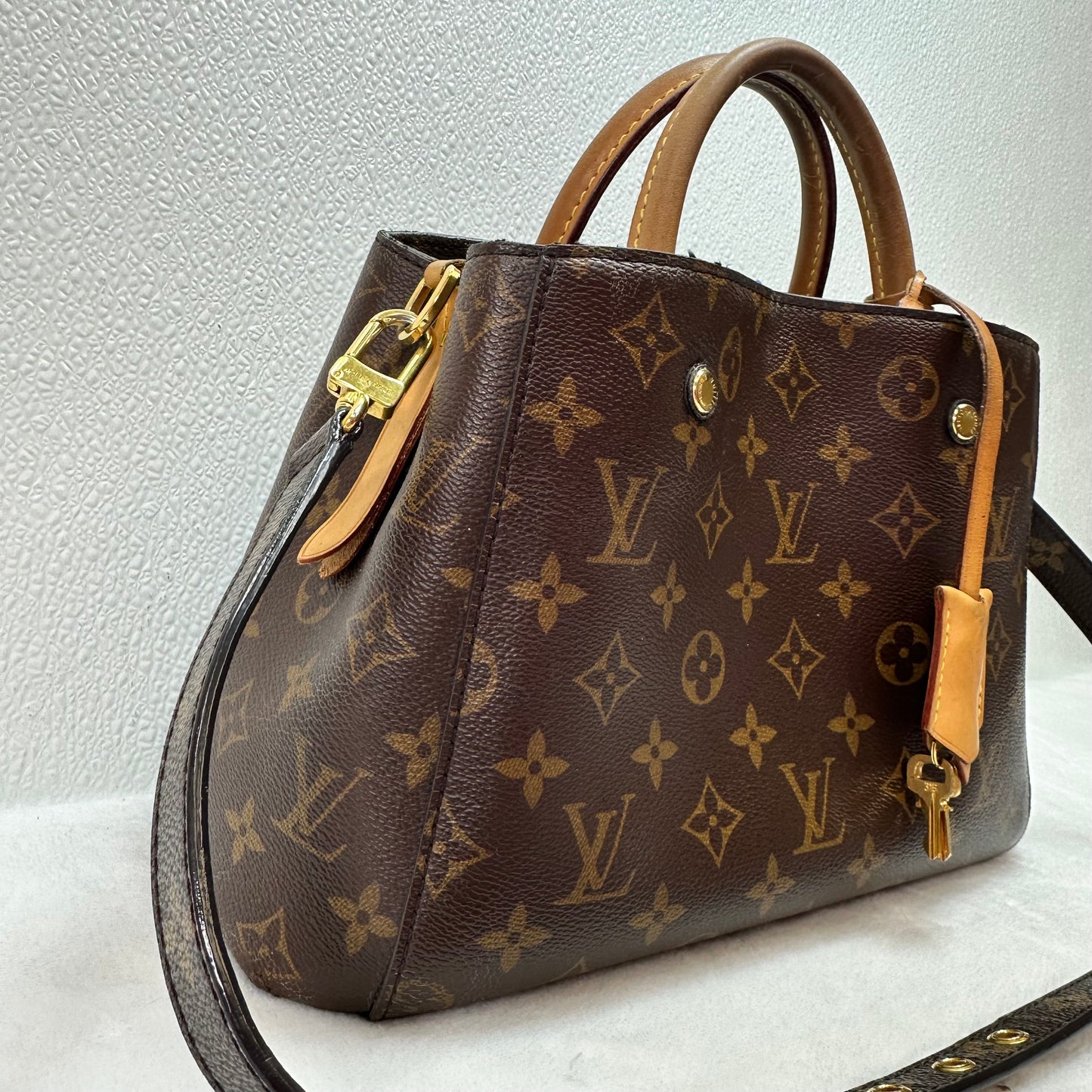 MONTAIGNE Handbag Luxury Designer By Louis Vuitton, Size: Medium