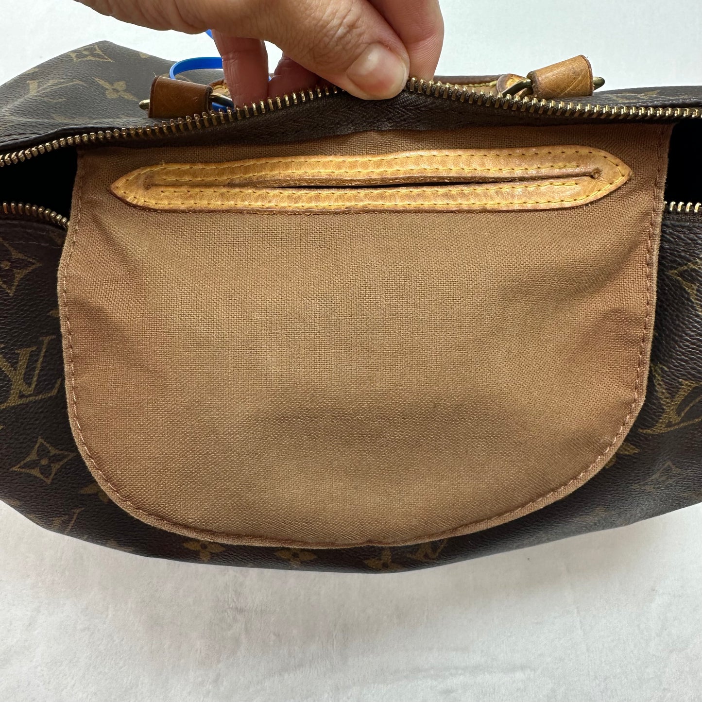 Speedy Handbag Luxury Designer By Louis Vuitton, Size: Medium