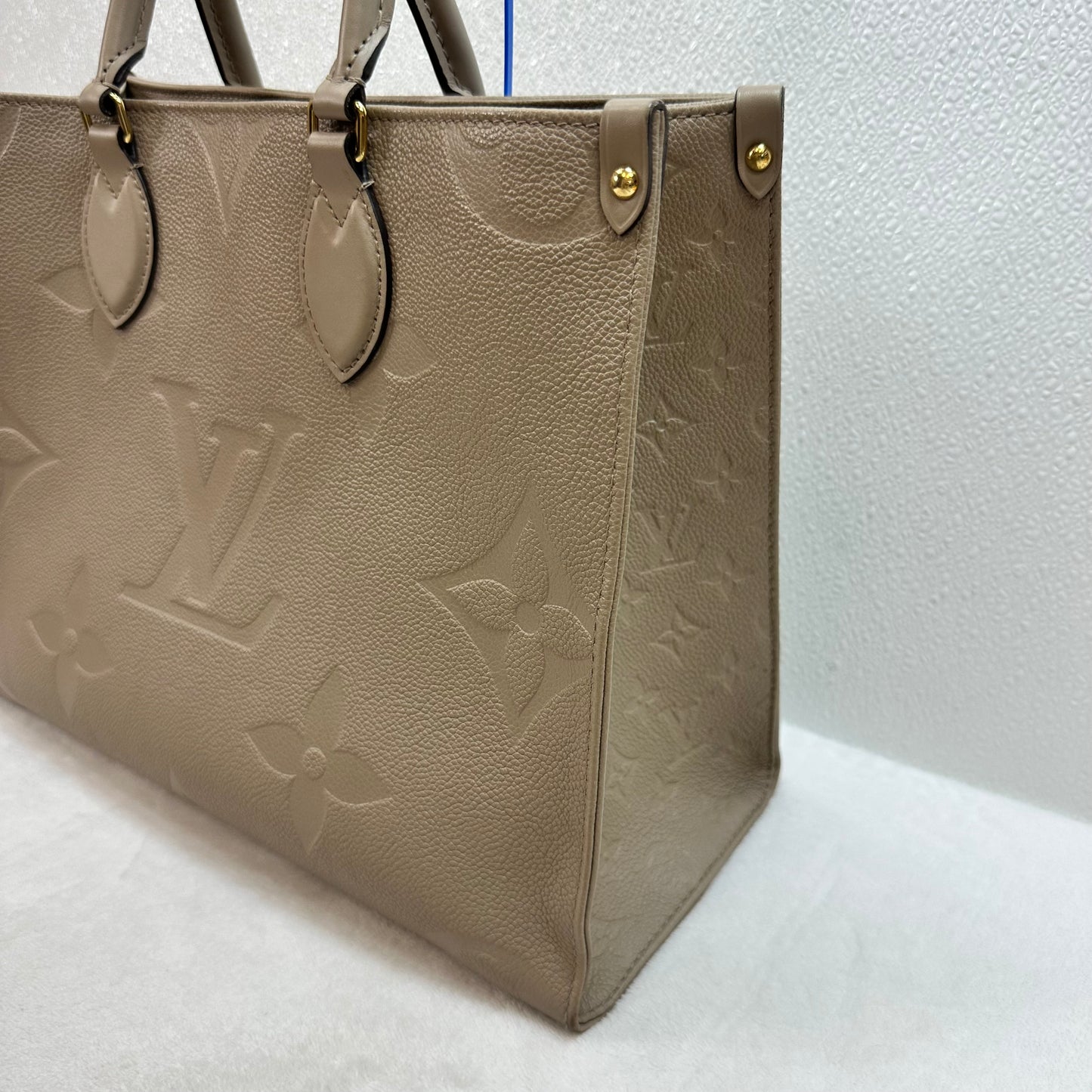 OnTheGo MM tote bag Tourterelle (turtledove) beige Monogram Empreinte leather Handbag Luxury Designer By Louis Vuitton, Size: Medium