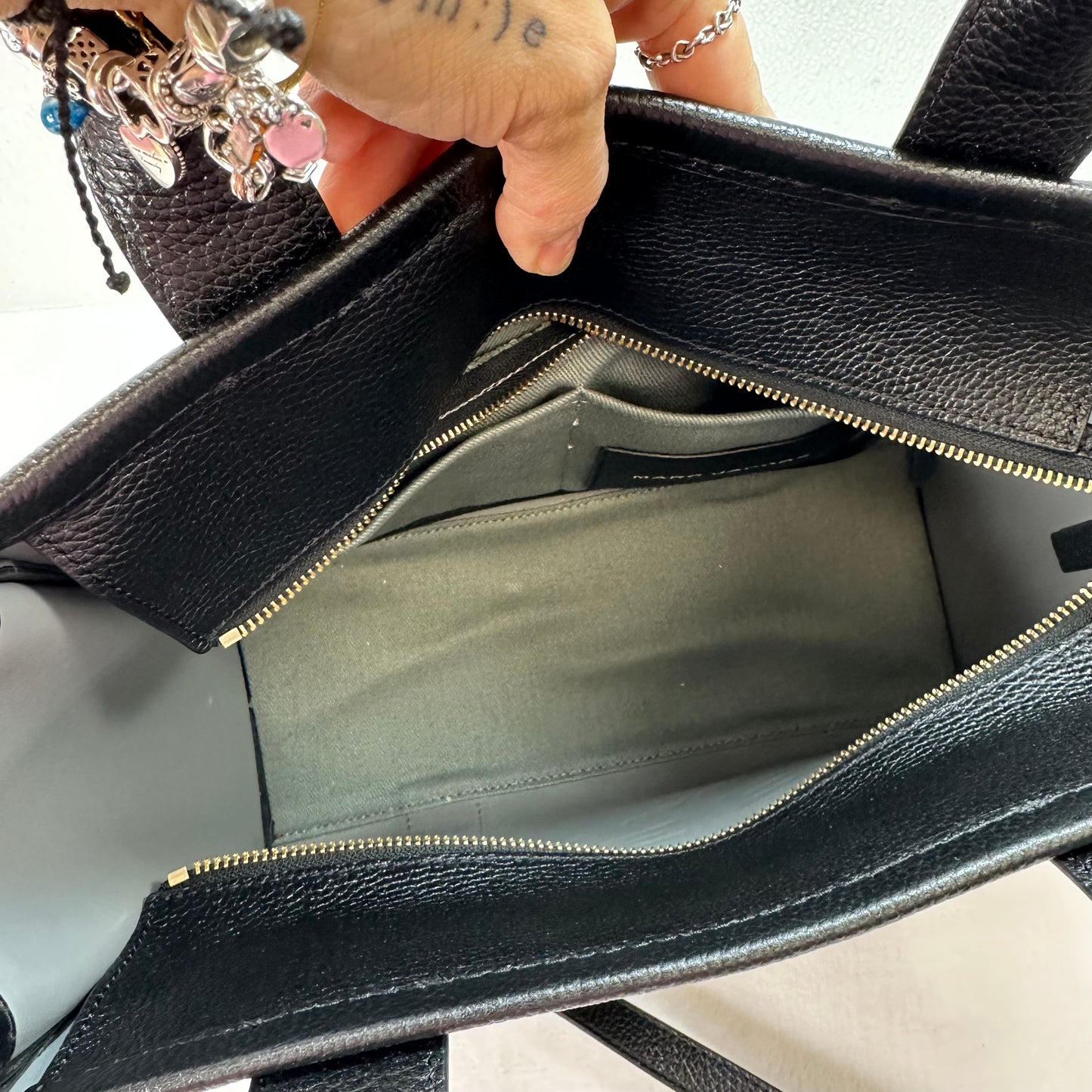 Leather Tote Luxury Designer By Marc Jacobs, Size: Medium