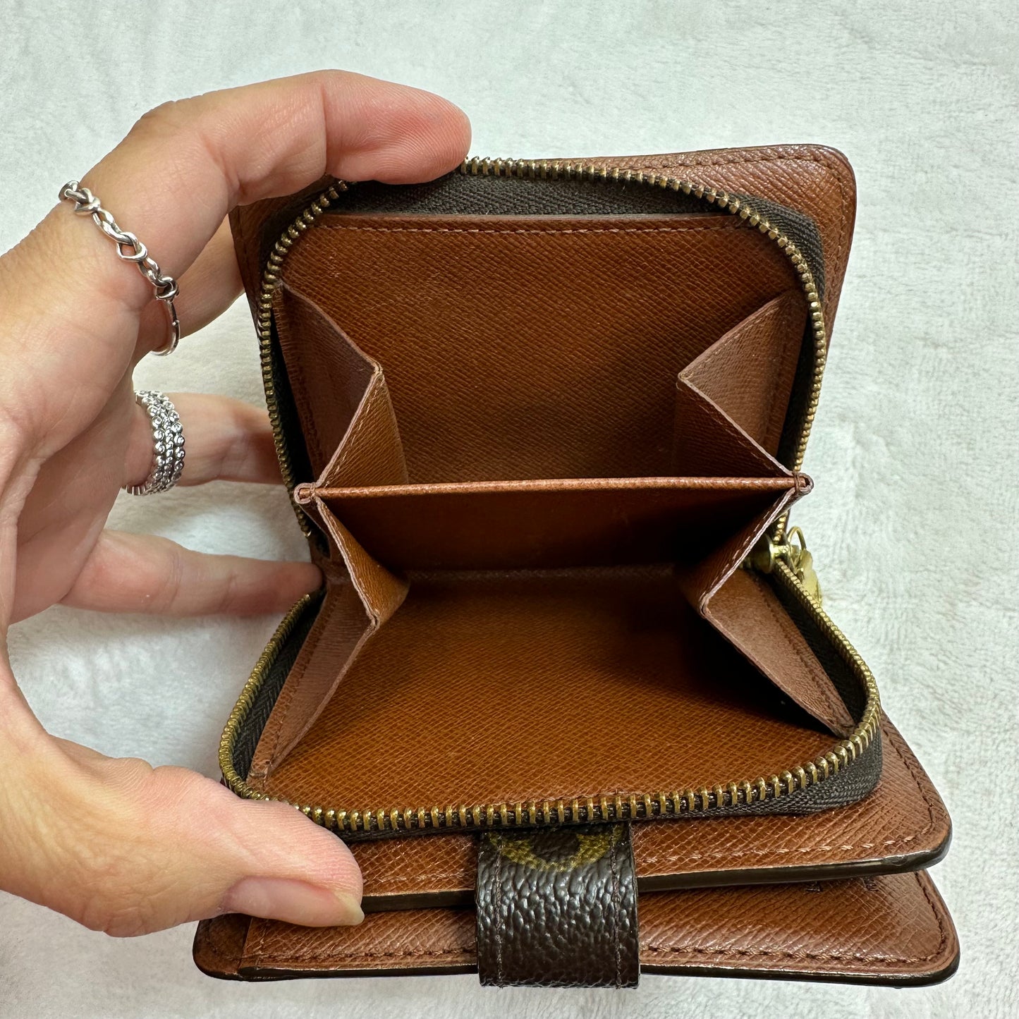 Wallet Luxury Designer By Louis Vuitton, Size: Small