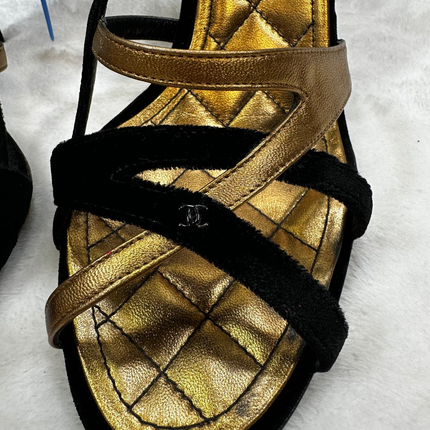 Shoes Designer By Chanel In Gold size 40