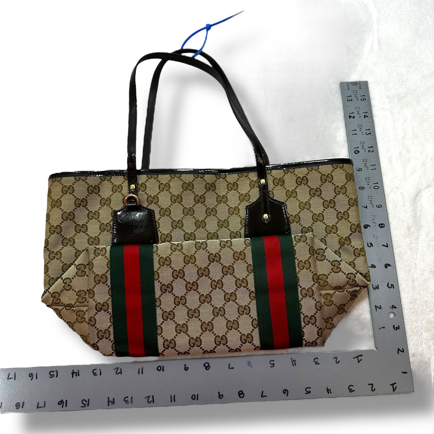 Handbag Luxury Designer By Gucci, Size: Medium