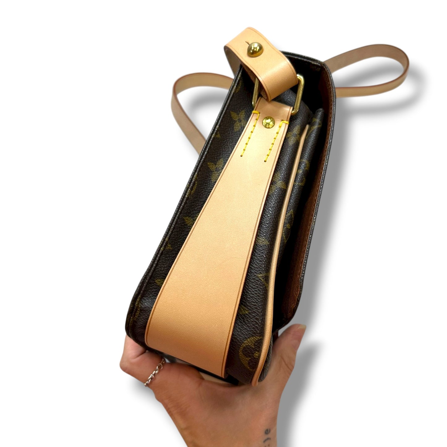 Crossbody Luxury Designer By Louis Vuitton, Size: Medium