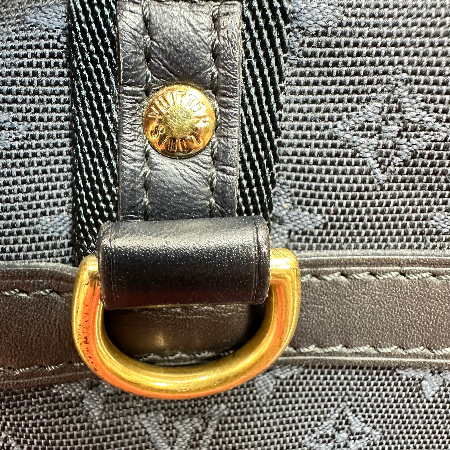 Handbag Luxury Designer By Louis Vuitton, Size: Medium