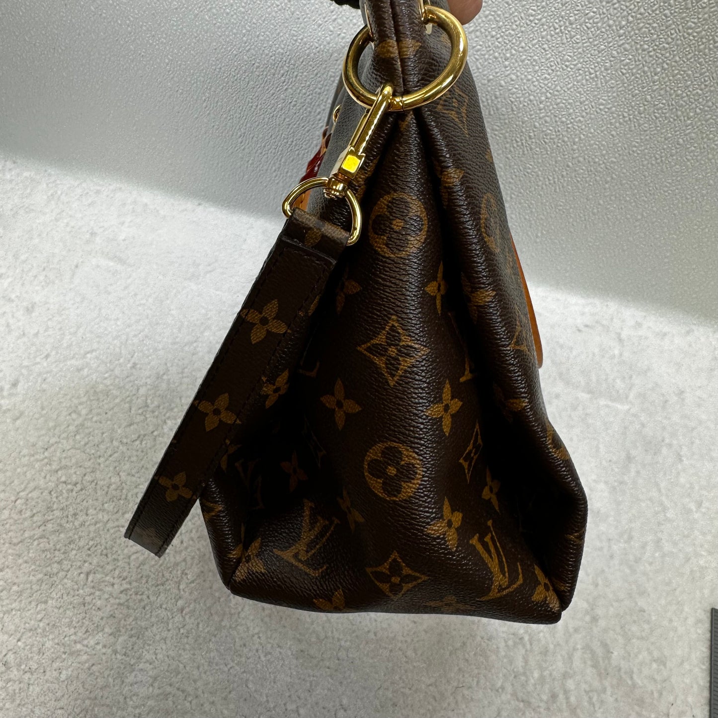 Handbag Designer Louis Vuitton Pallas, Size Medium
