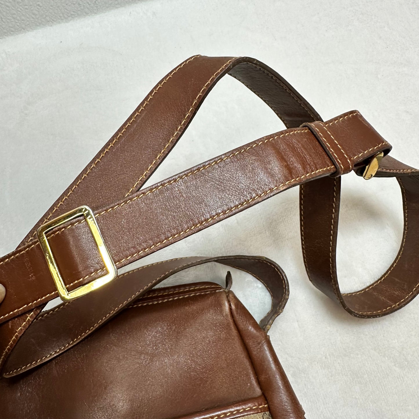 Crossbody Luxury Designer By Gucci, Size: Medium