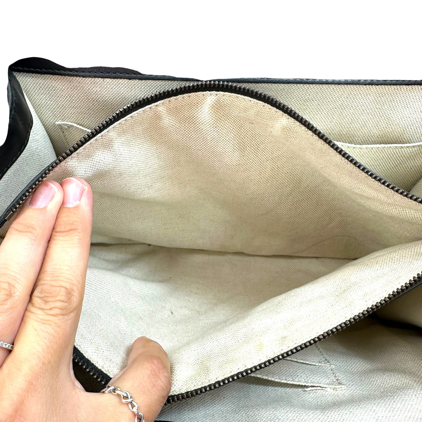 Handbag Luxury Designer By Gucci, Size: Medium