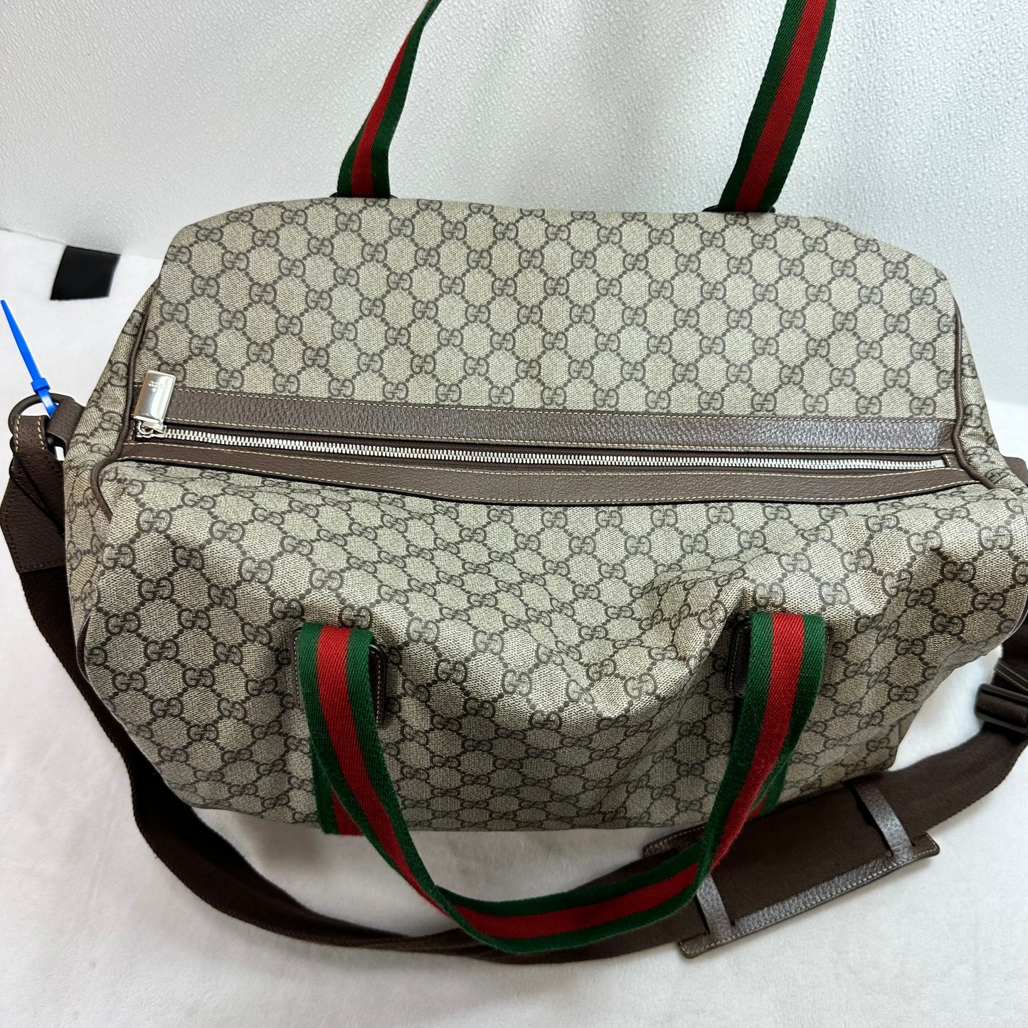 Duffle And Weekender Luxury Designer By Gucci, Size: Medium