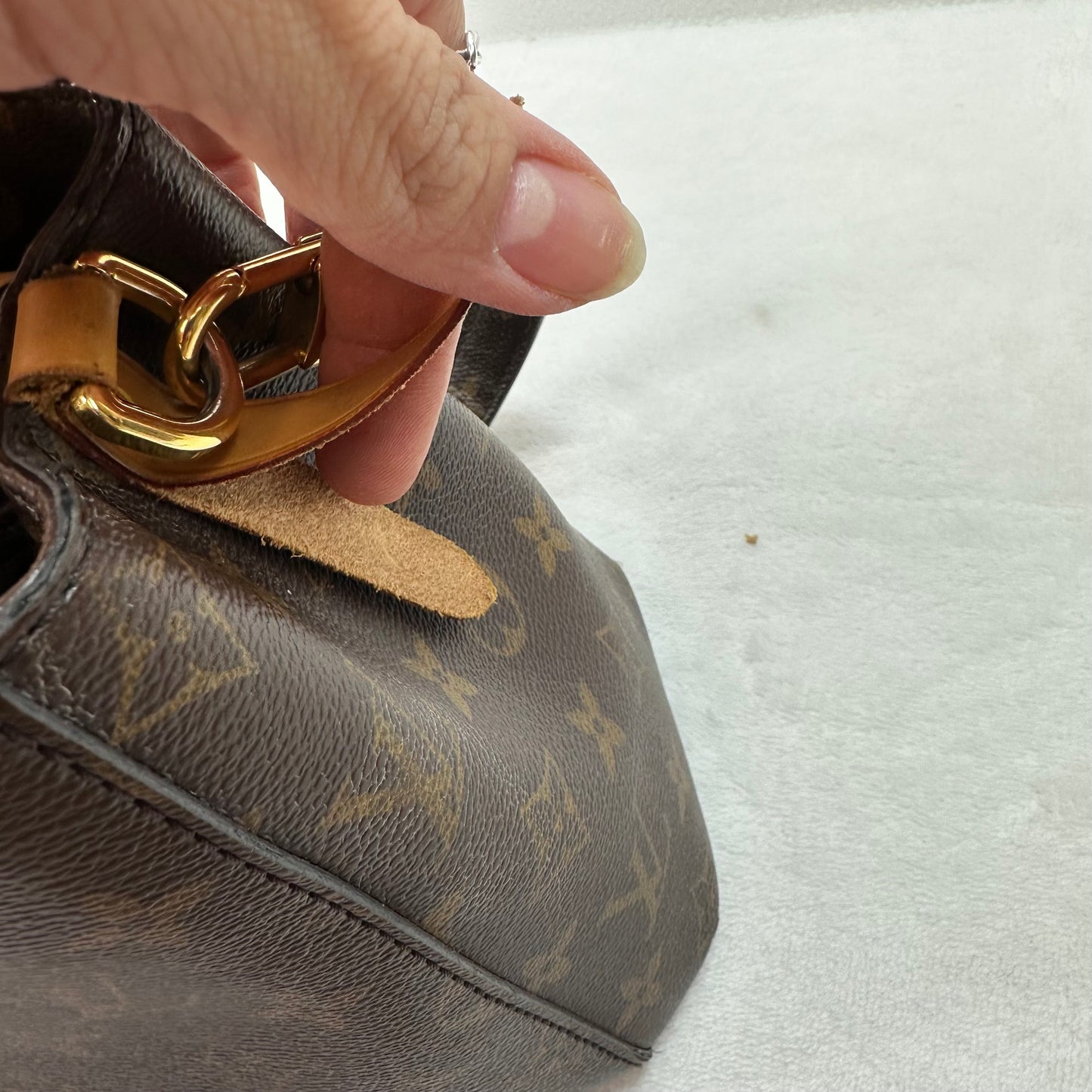 MONTAIGNE Handbag Luxury Designer By Louis Vuitton, Size: Medium