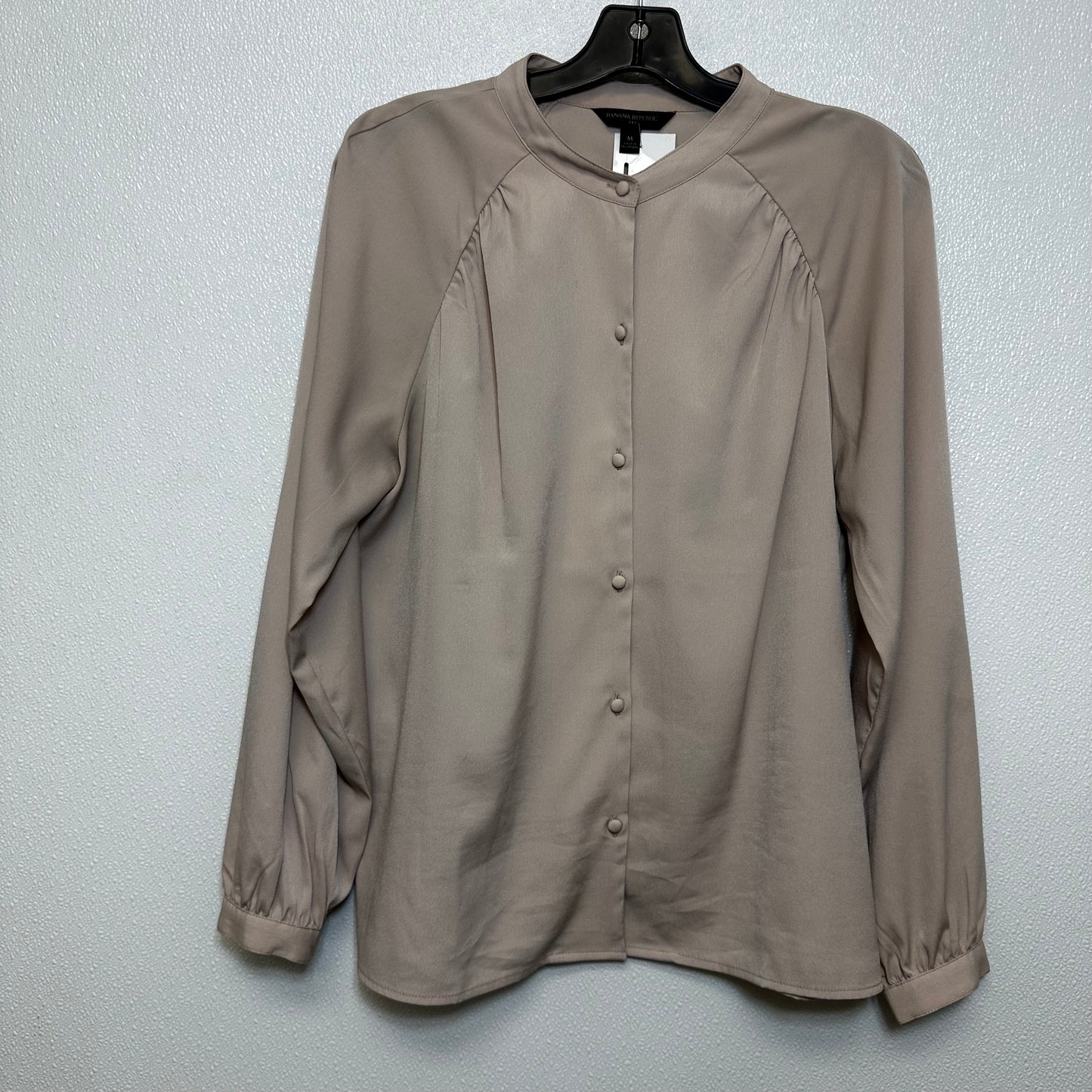 Top Long Sleeve By Banana Republic O In Oatmeal, Size: M