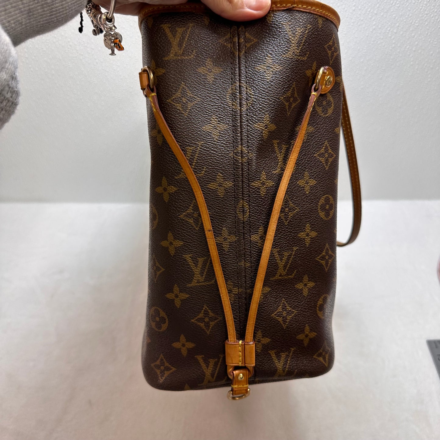 Neverfull MM Handbag Luxury Designer By Louis Vuitton, Size: Large