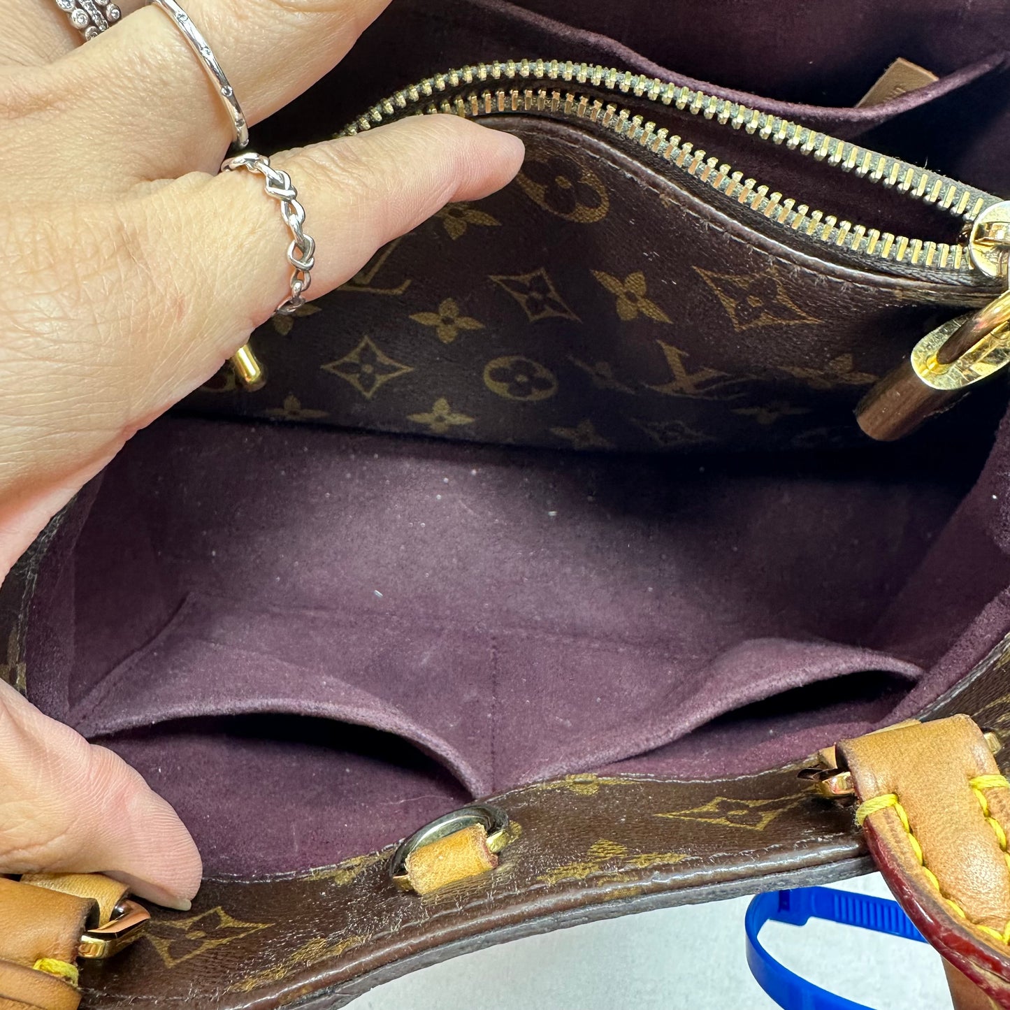 MONTAIGNE Handbag Luxury Designer By Louis Vuitton, Size: Medium