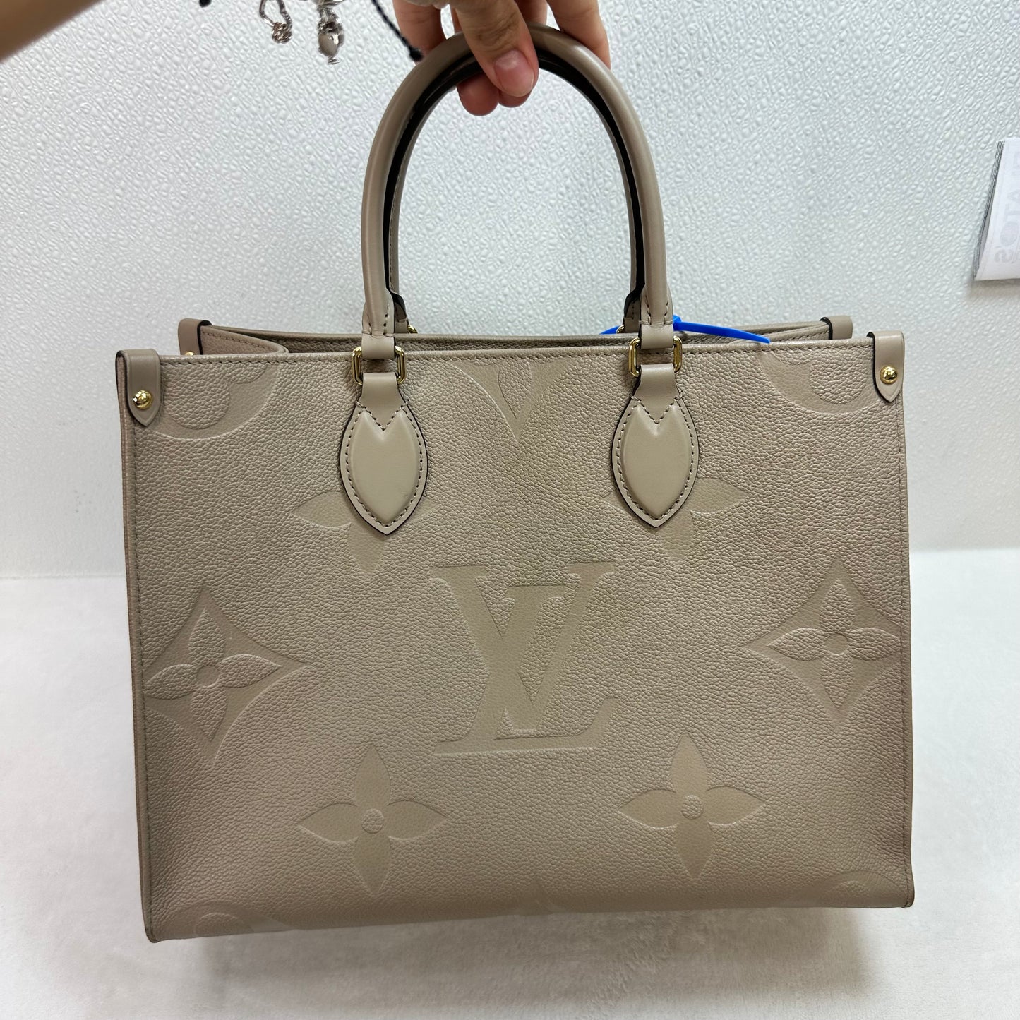 OnTheGo MM tote bag Tourterelle (turtledove) beige Monogram Empreinte leather Handbag Luxury Designer By Louis Vuitton, Size: Medium