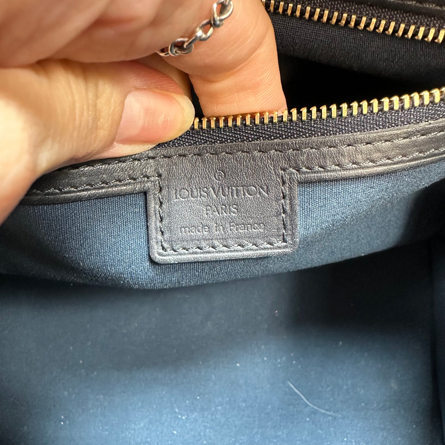 Handbag Luxury Designer By Louis Vuitton, Size: Medium