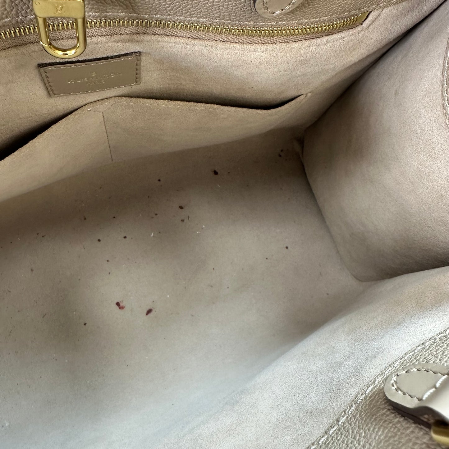 OnTheGo MM tote bag Tourterelle (turtledove) beige Monogram Empreinte leather Handbag Luxury Designer By Louis Vuitton, Size: Medium