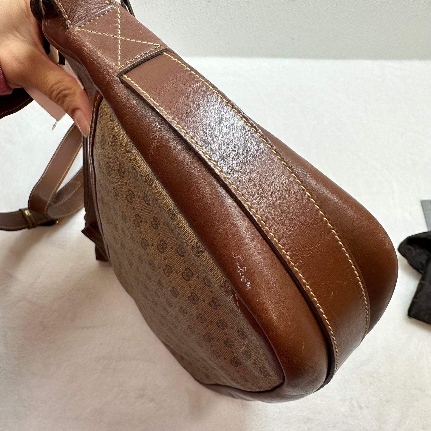 Crossbody Luxury Designer By Gucci, Size: Medium