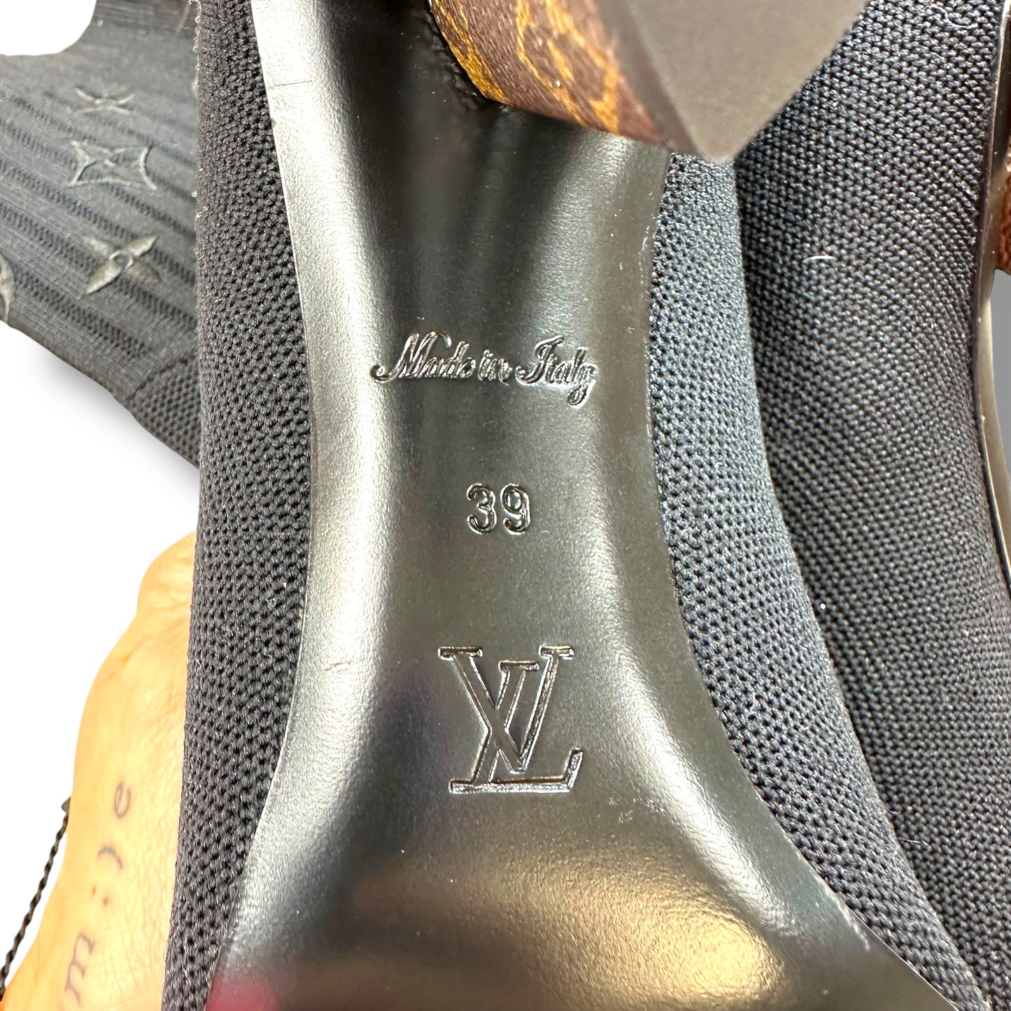 Silhouette Ankle Boots Luxury Designer By Louis Vuitton In Black, Size: 39/8