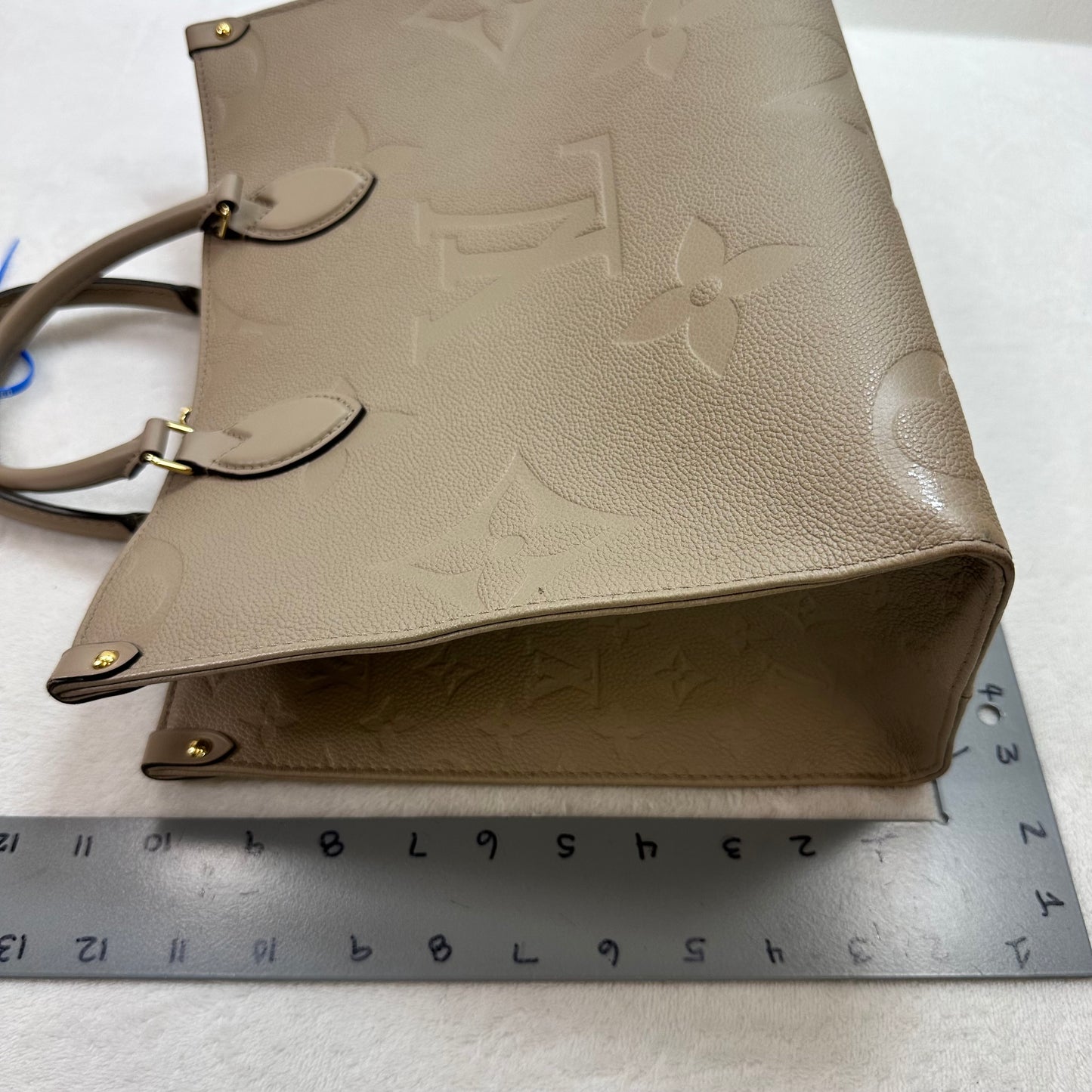 OnTheGo MM tote bag Tourterelle (turtledove) beige Monogram Empreinte leather Handbag Luxury Designer By Louis Vuitton, Size: Medium