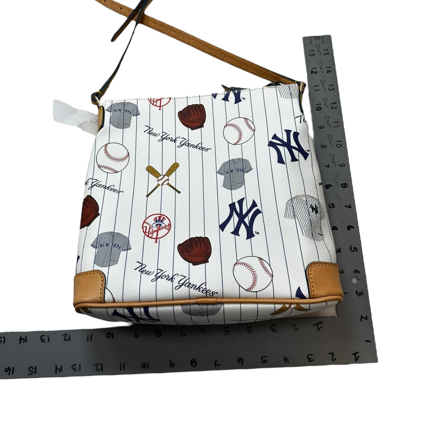 New York Yankees baseball Crossbody Designer By Dooney And Bourke, Size: Medium