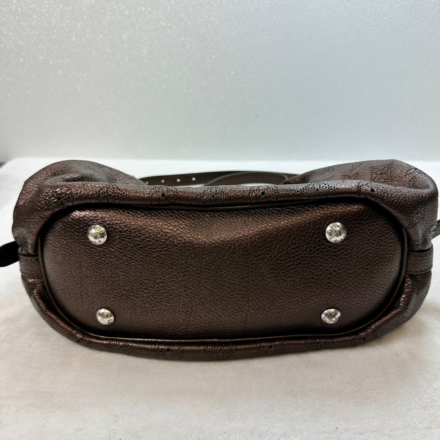 Handbag Luxury Designer By Louis Vuitton, Size: Medium