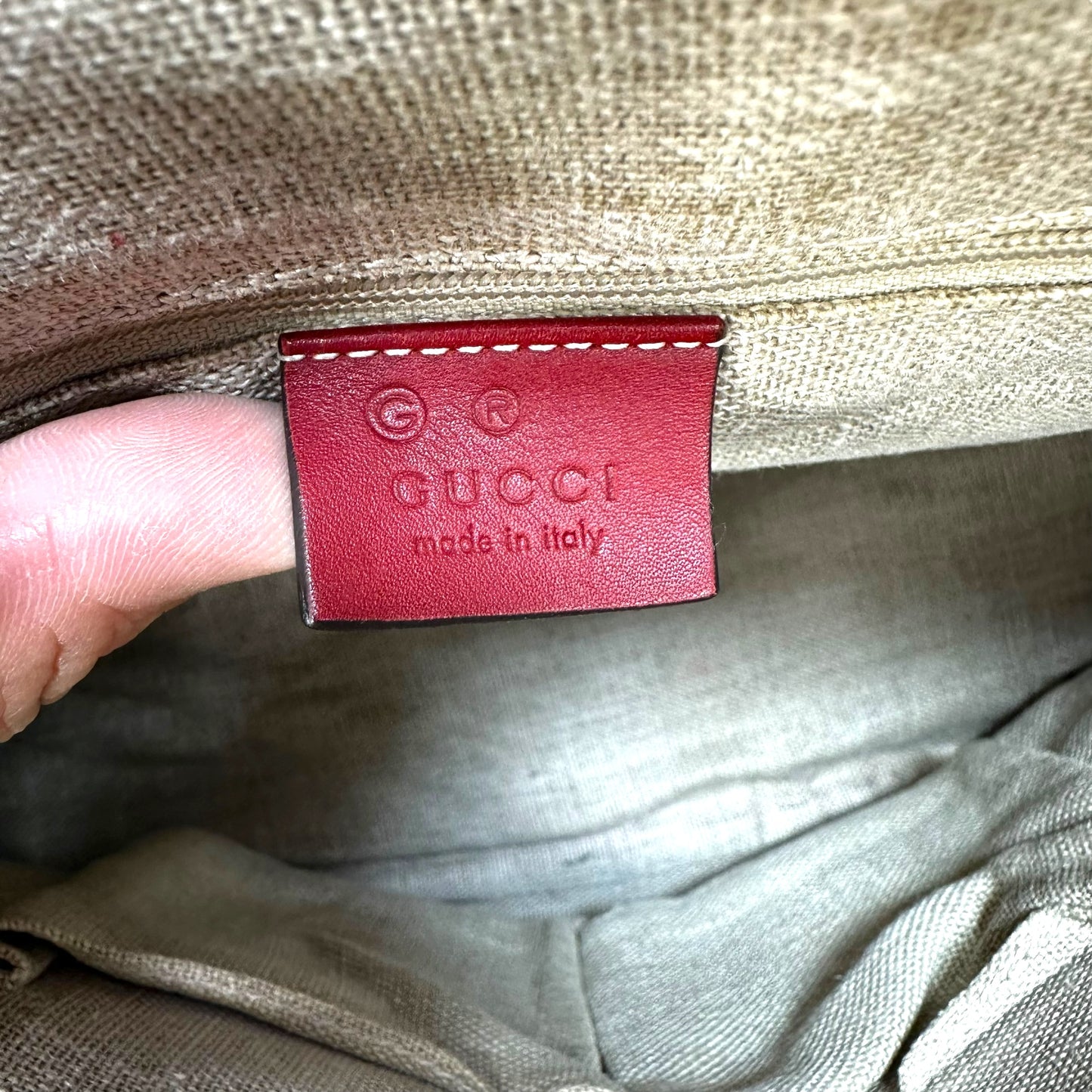 Handbag Luxury Designer By Gucci, Size: Medium