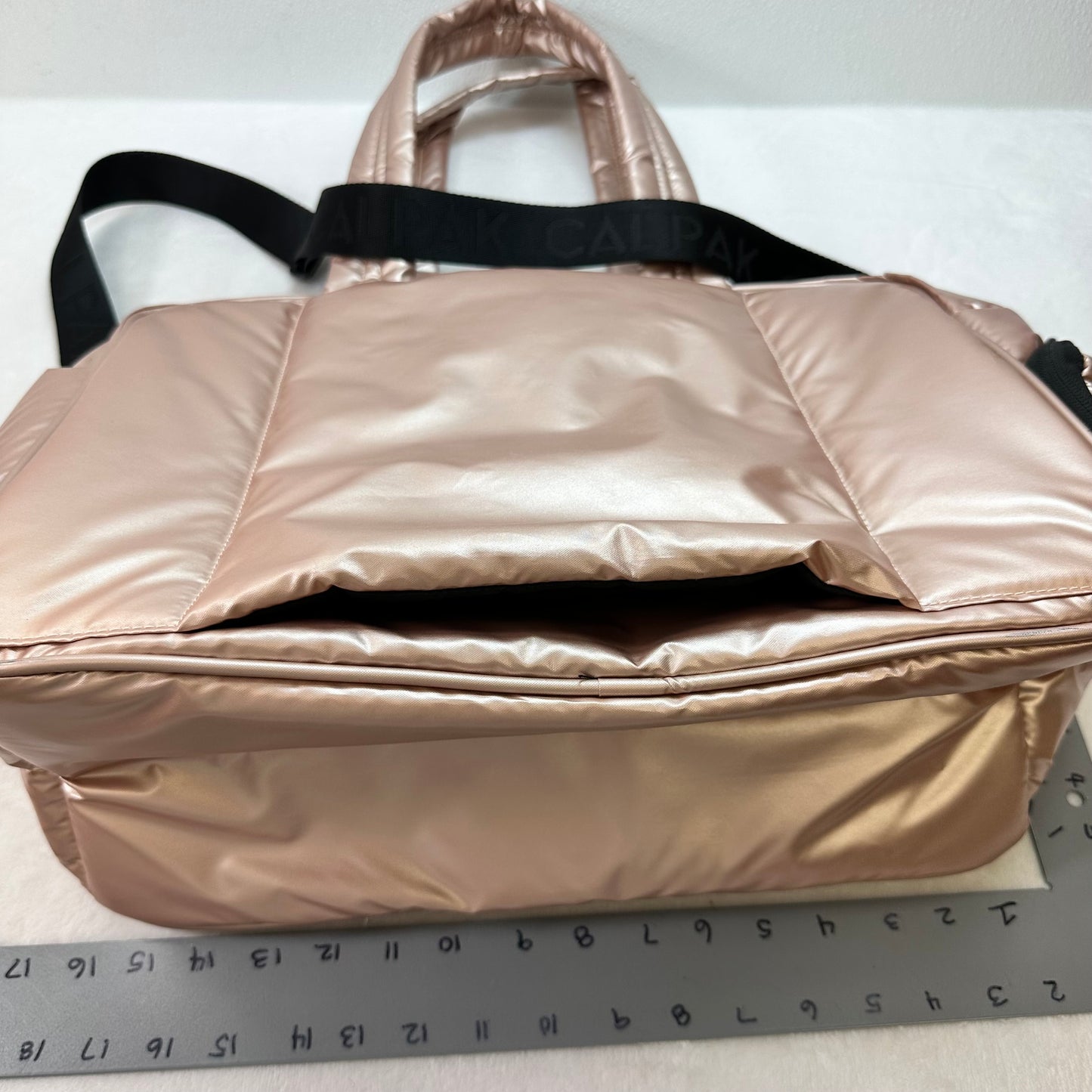 TRAVEL TOTE & keychain By CALPAK, Size: Large