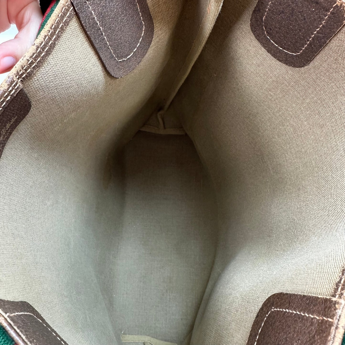 Handbag Luxury Designer By Gucci, Size: Medium