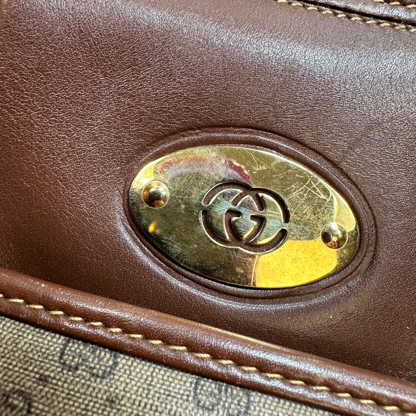 Crossbody Luxury Designer By Gucci, Size: Medium