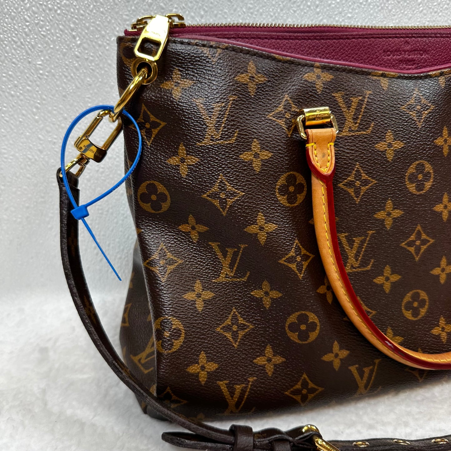 Handbag Designer Louis Vuitton Pallas, Size Medium