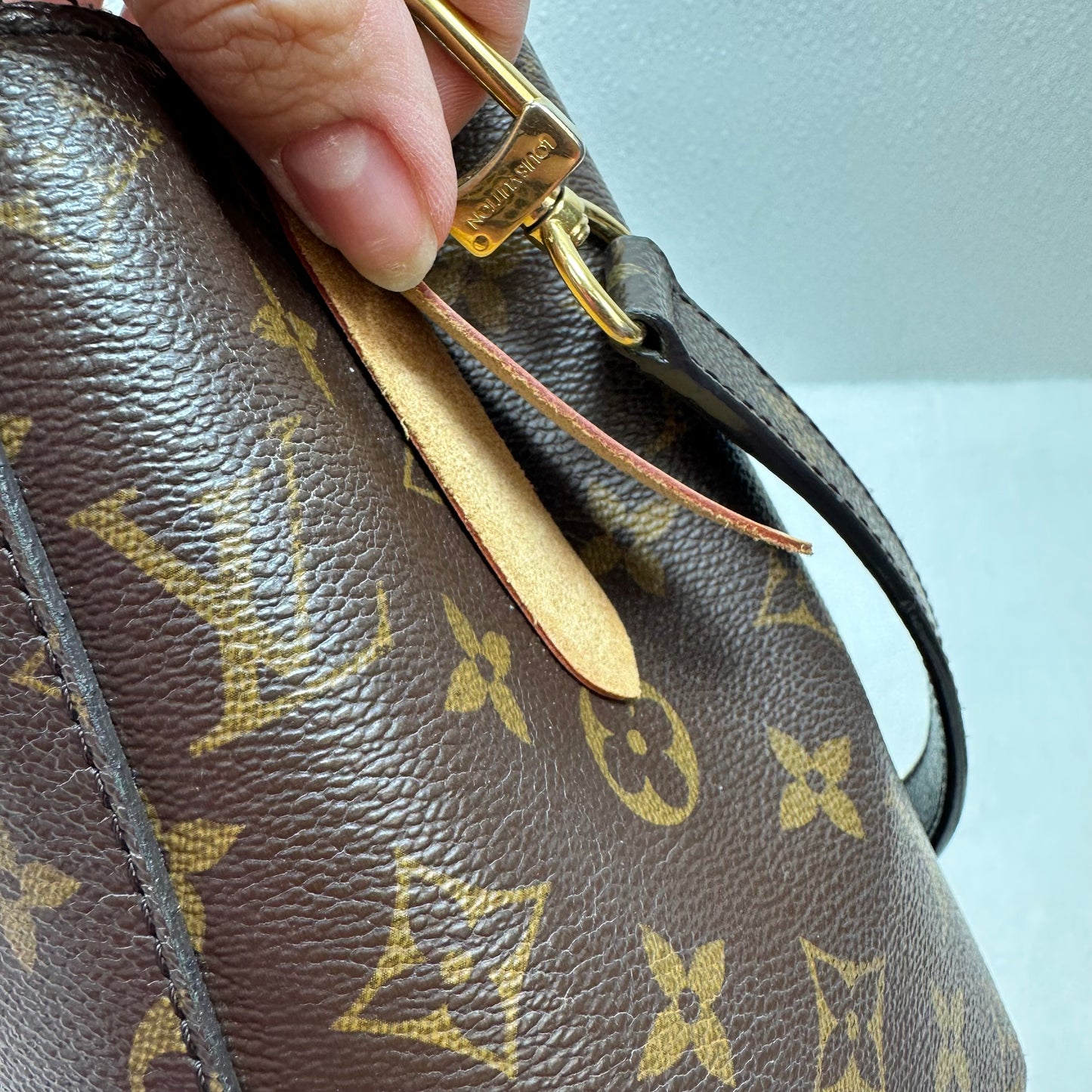 MONTAIGNE Handbag Luxury Designer By Louis Vuitton, Size: Medium