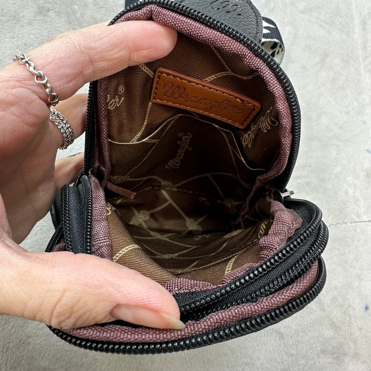 Crossbody By Wrangler, Size: Small