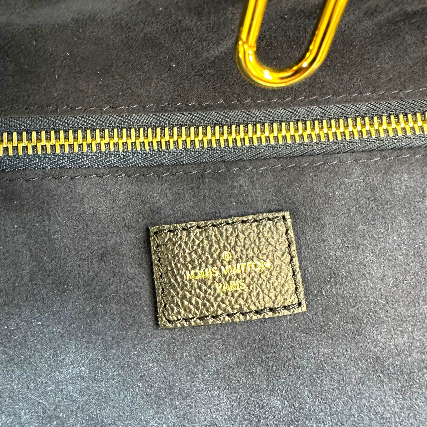 Handbag Luxury Designer By Louis Vuitton, Size: Medium