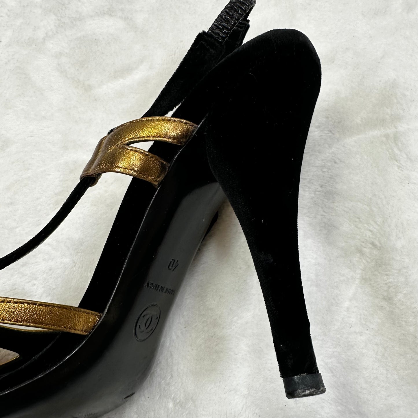 Shoes Designer By Chanel In Gold size 40