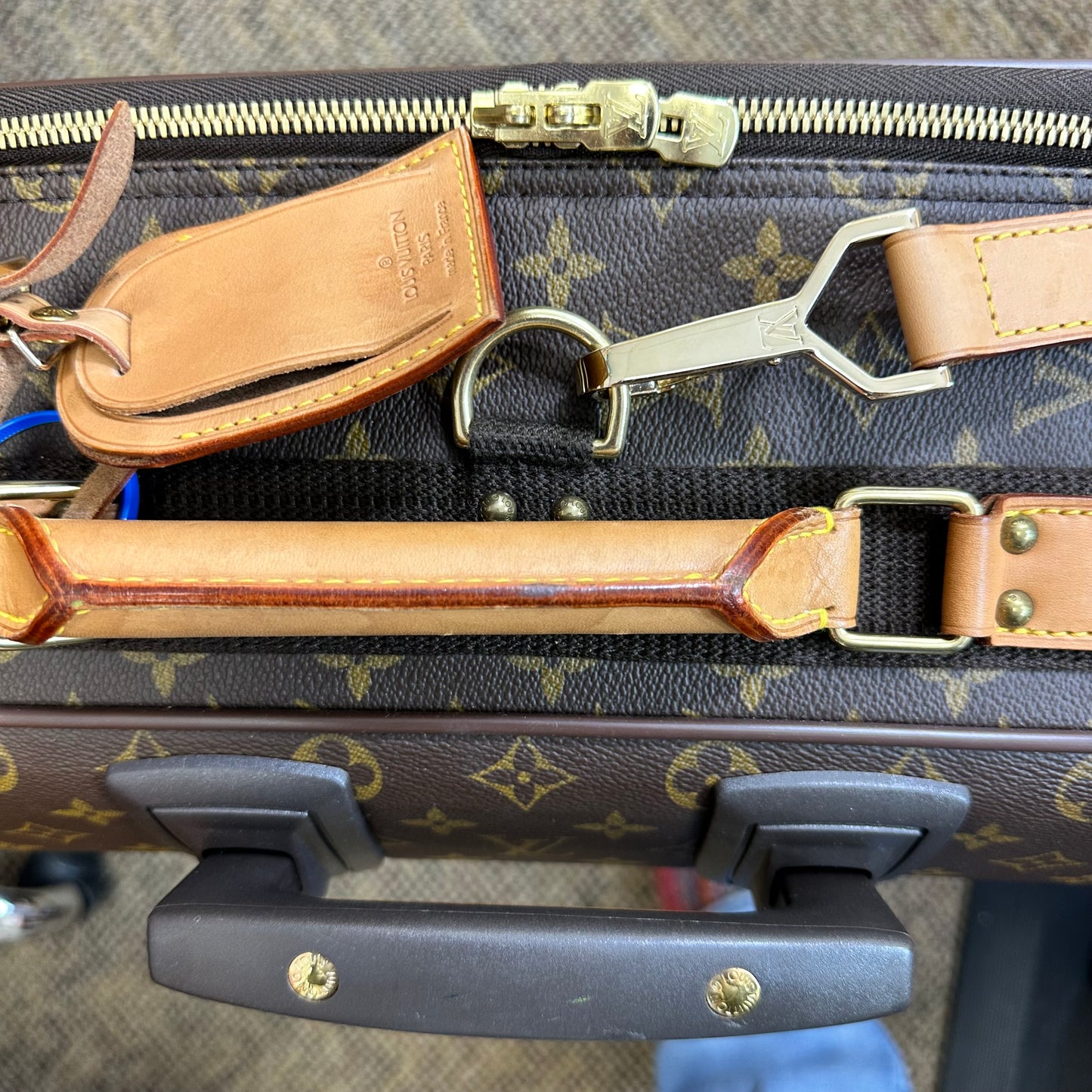 REDUCED/Final Sale: Monogram Luggage rolling suitcase Luxury Designer By Louis Vuitton, Size: Medium IN STORE PICK UP
