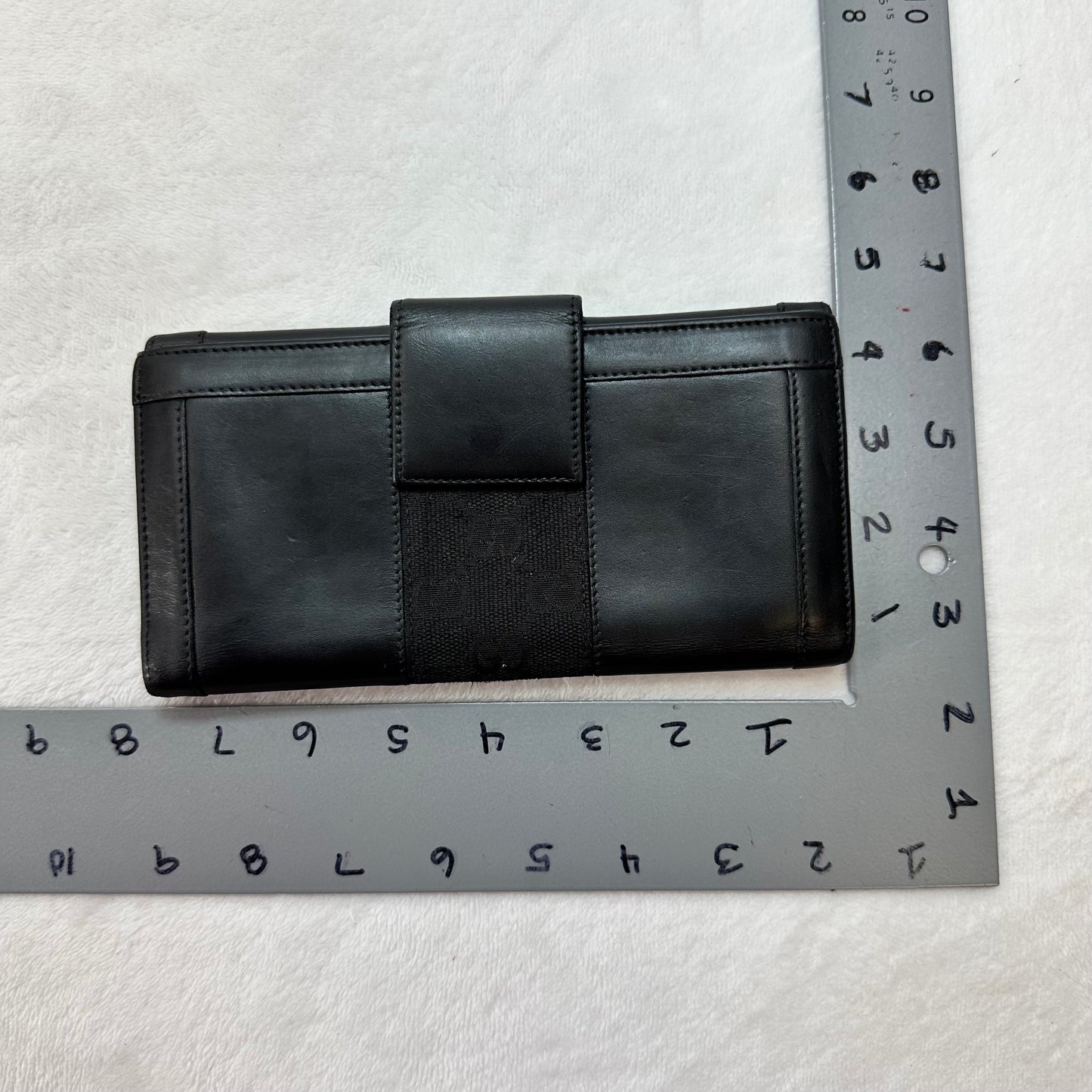 Wallet Luxury Designer By Gucci, Size: Medium