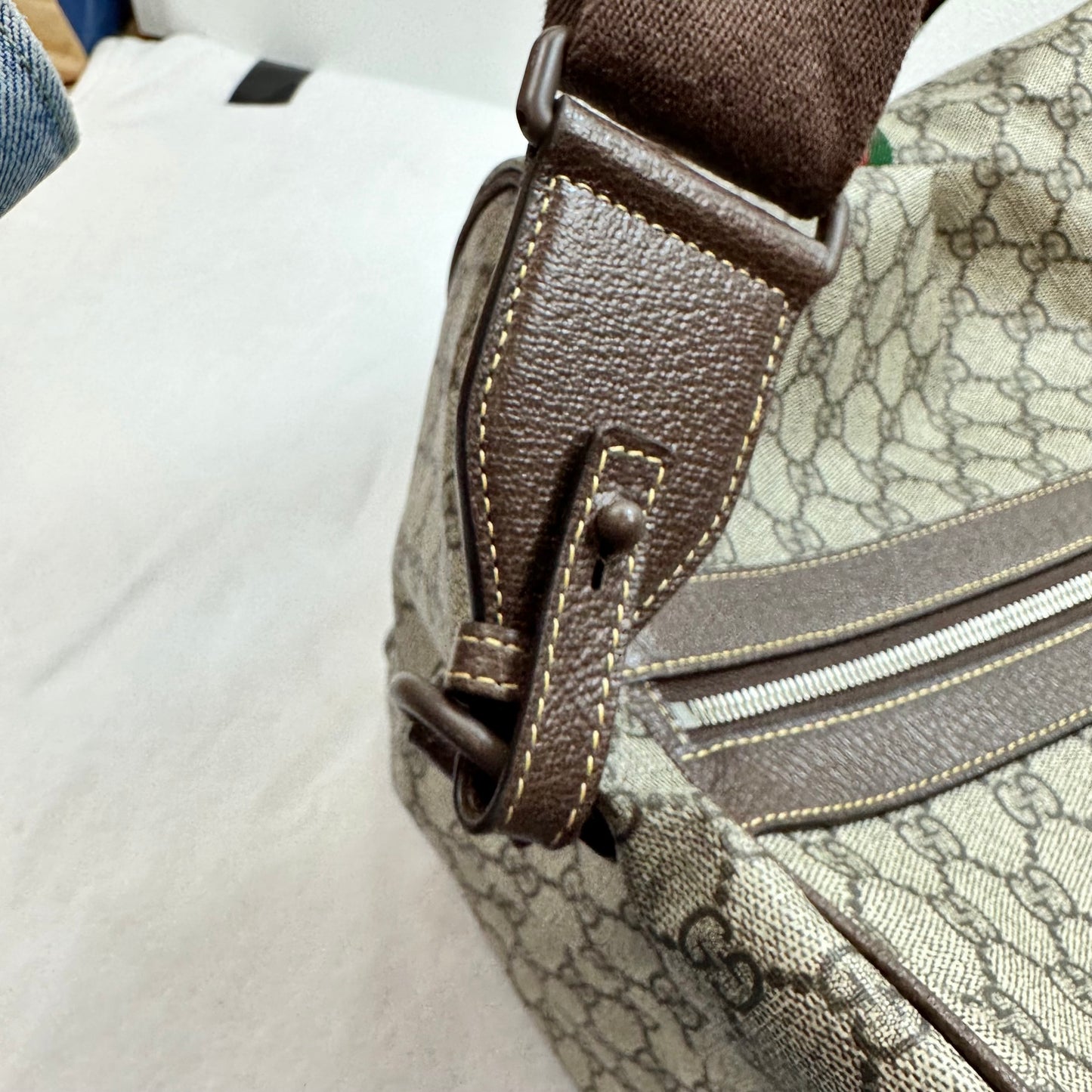 Duffle And Weekender Luxury Designer By Gucci, Size: Medium