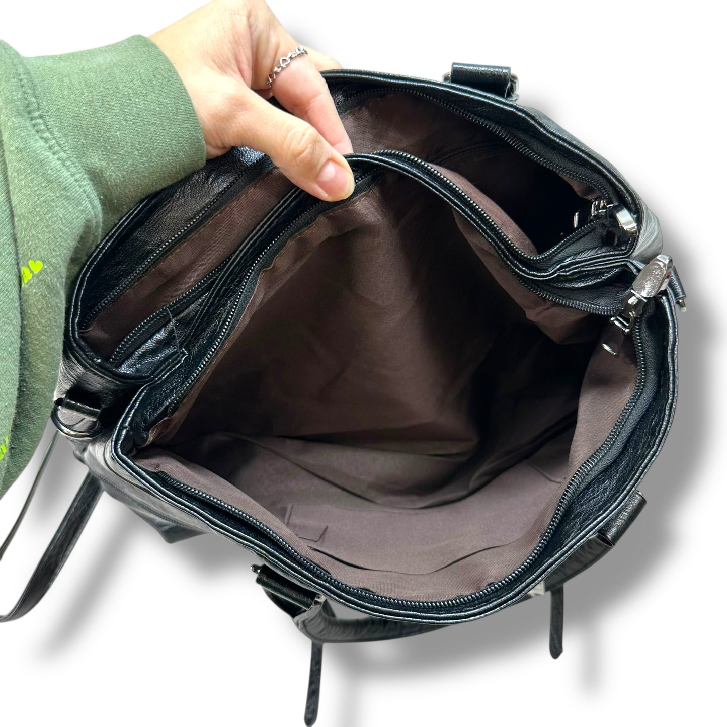 Handbag By Clothes Mentor, Size: Medium