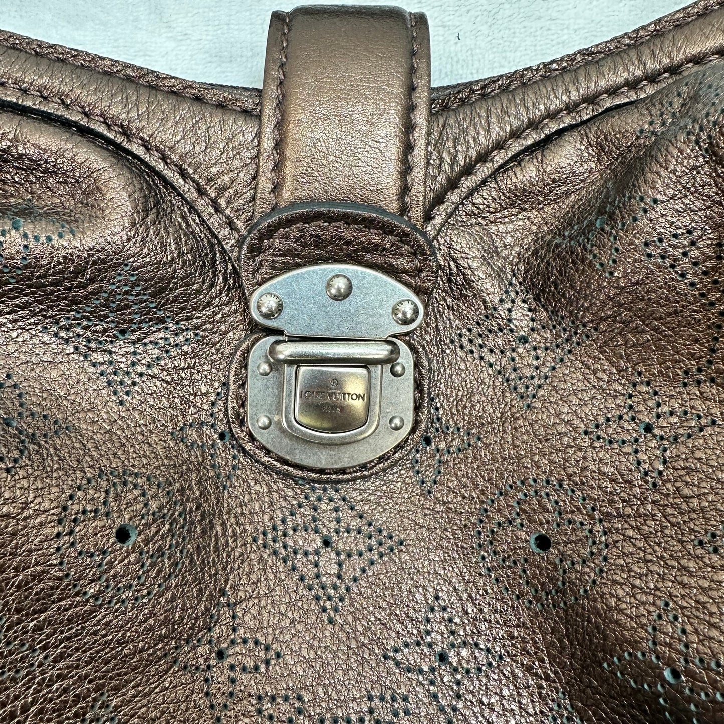 Handbag Luxury Designer By Louis Vuitton, Size: Medium