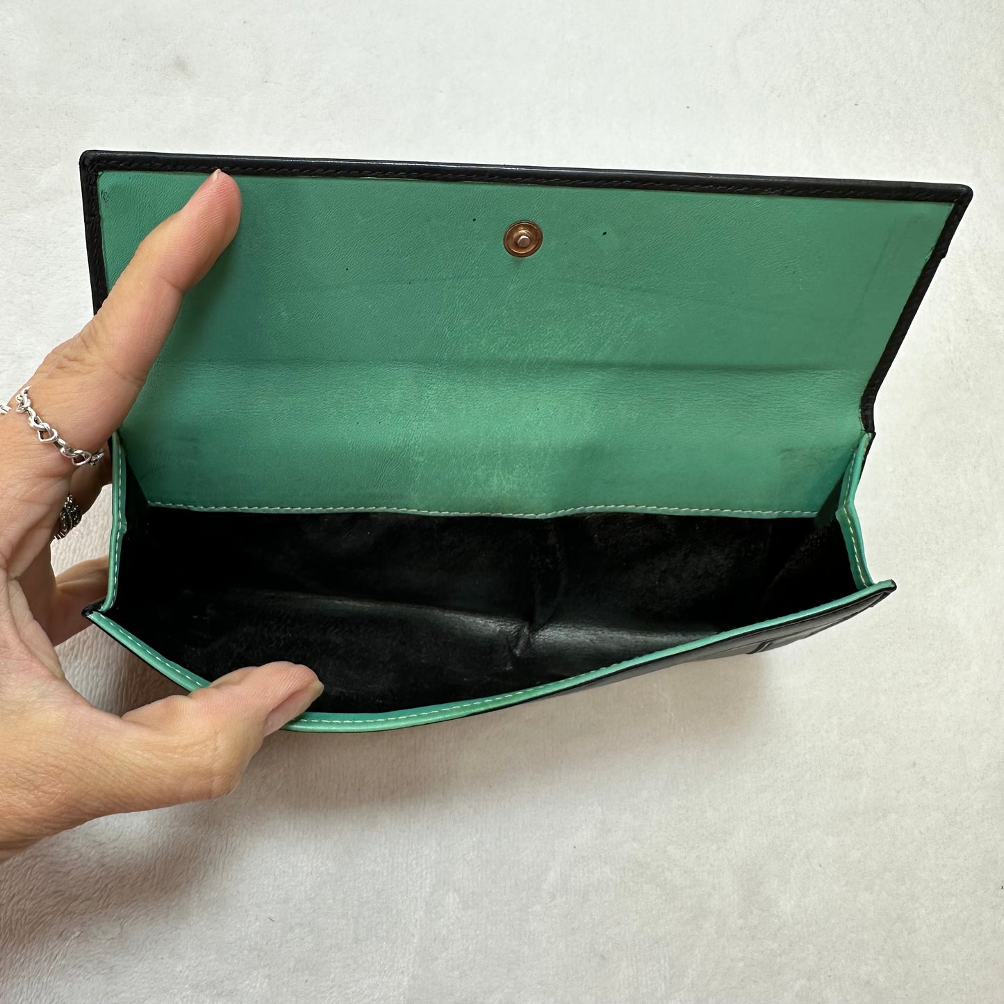 Wallet Luxury Designer By Gucci, Size: Medium