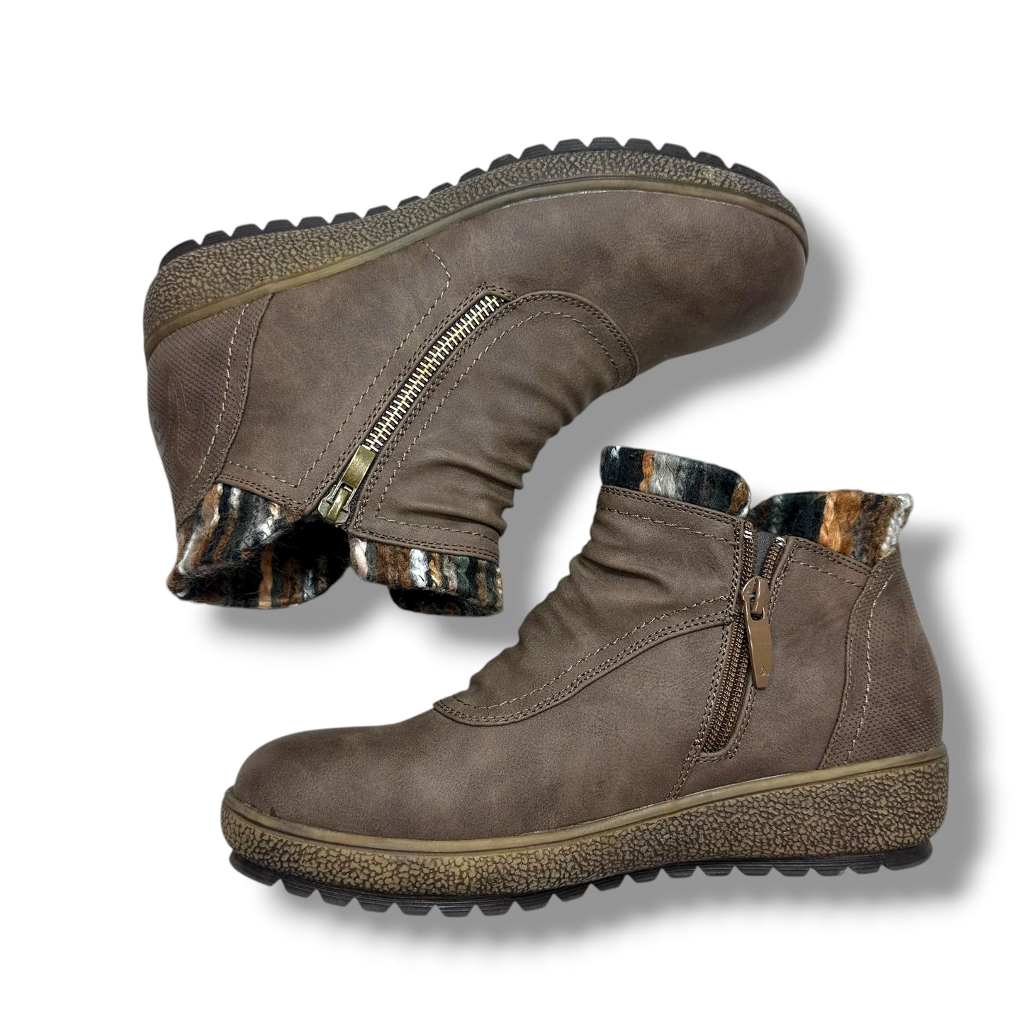 Boots Ankle Flats By Clothes Mentor In Brown, Size: 8.5