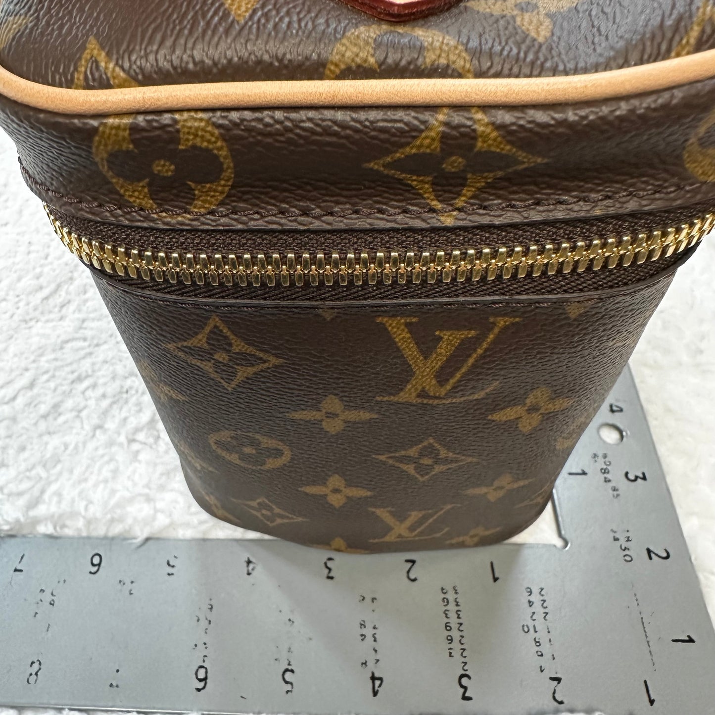 Makeup Bag Designer Louis Vuitton, Size Medium