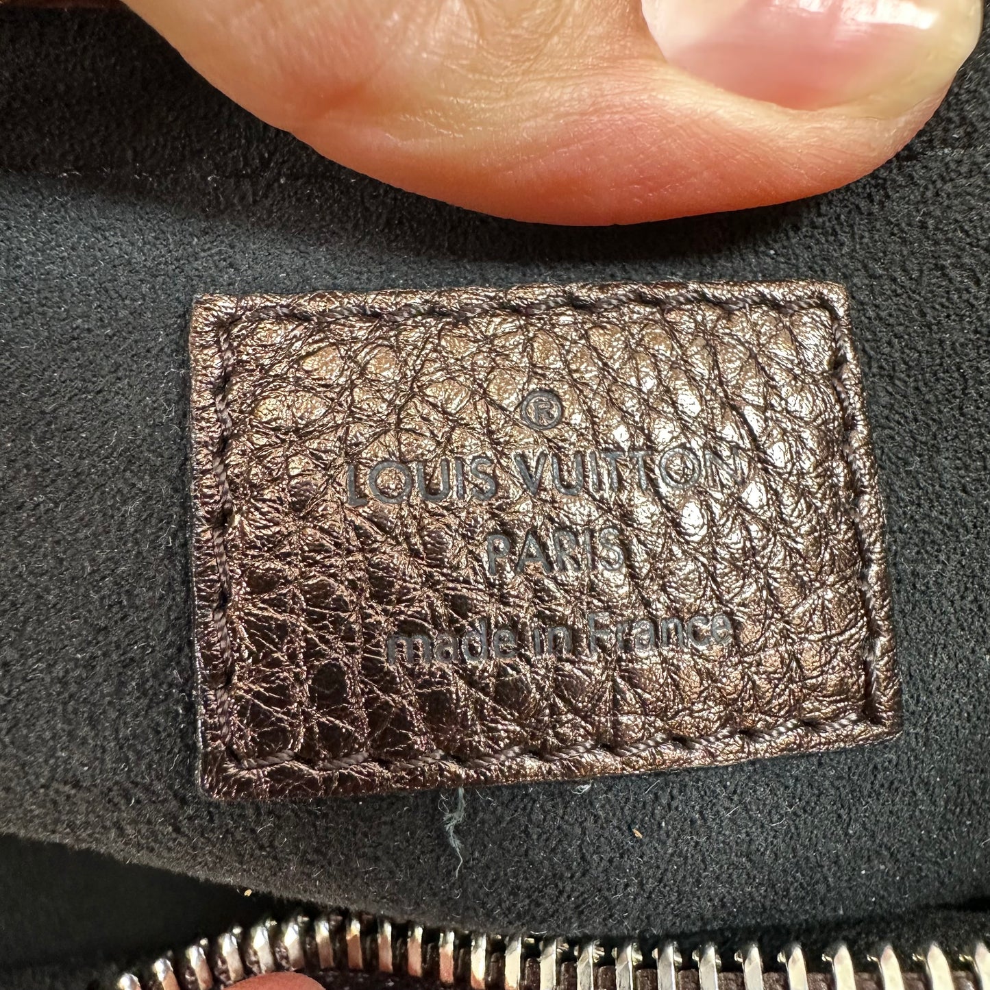 Handbag Luxury Designer By Louis Vuitton, Size: Medium
