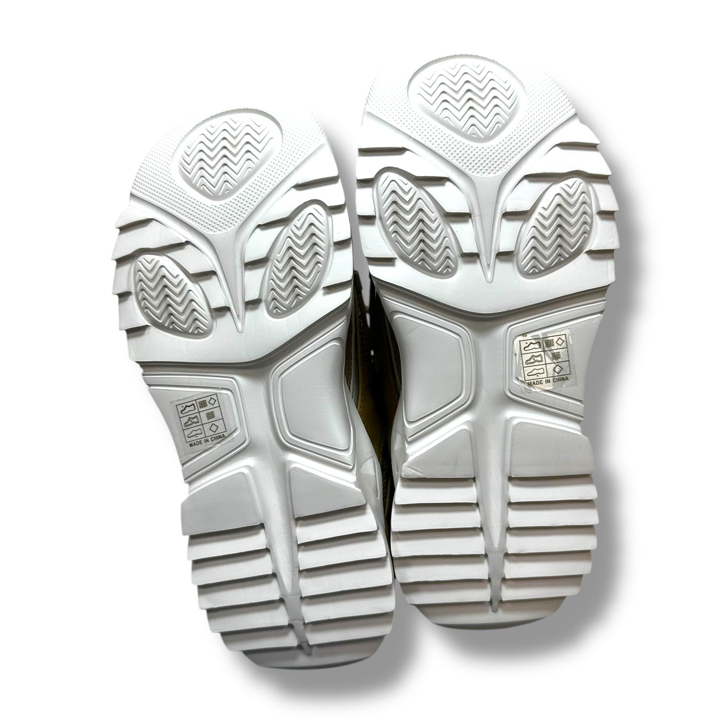 Shoes Athletic By Clothes Mentor In Gold, Size: 6