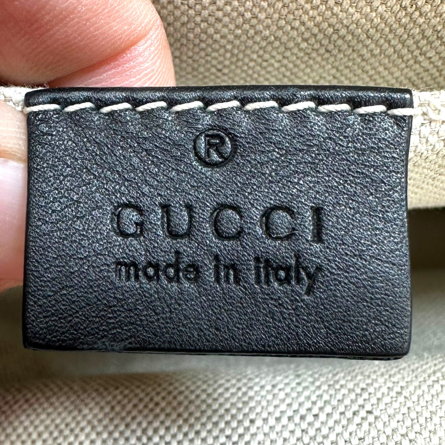 Handbag Luxury Designer By Gucci, Size: Medium
