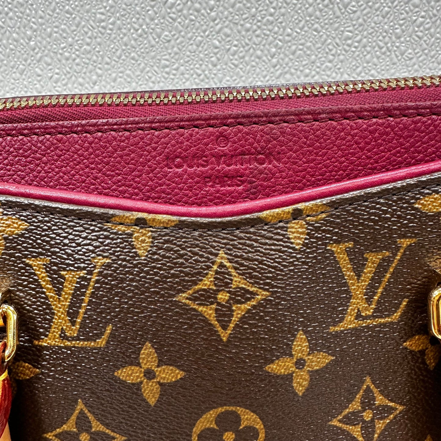 Handbag Designer Louis Vuitton Pallas, Size Medium