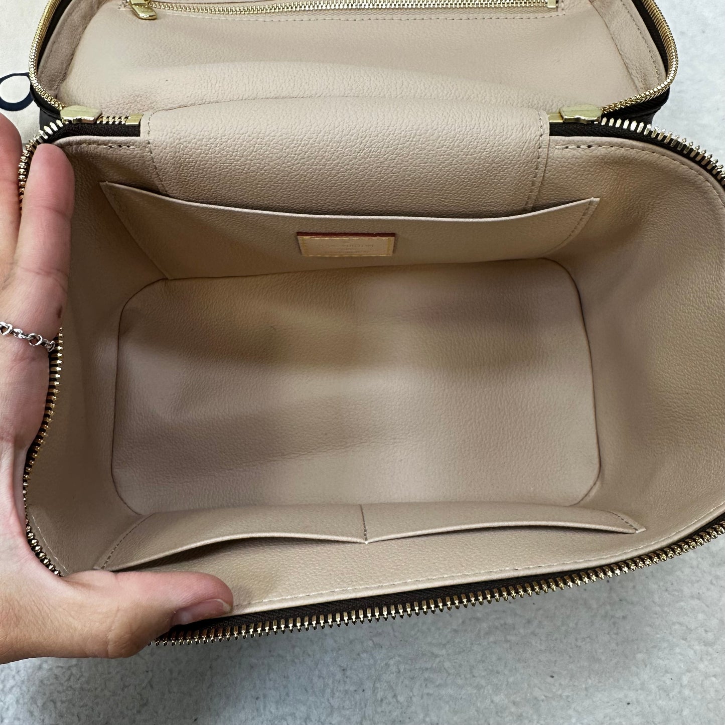 Makeup Bag Designer Louis Vuitton, Size Medium