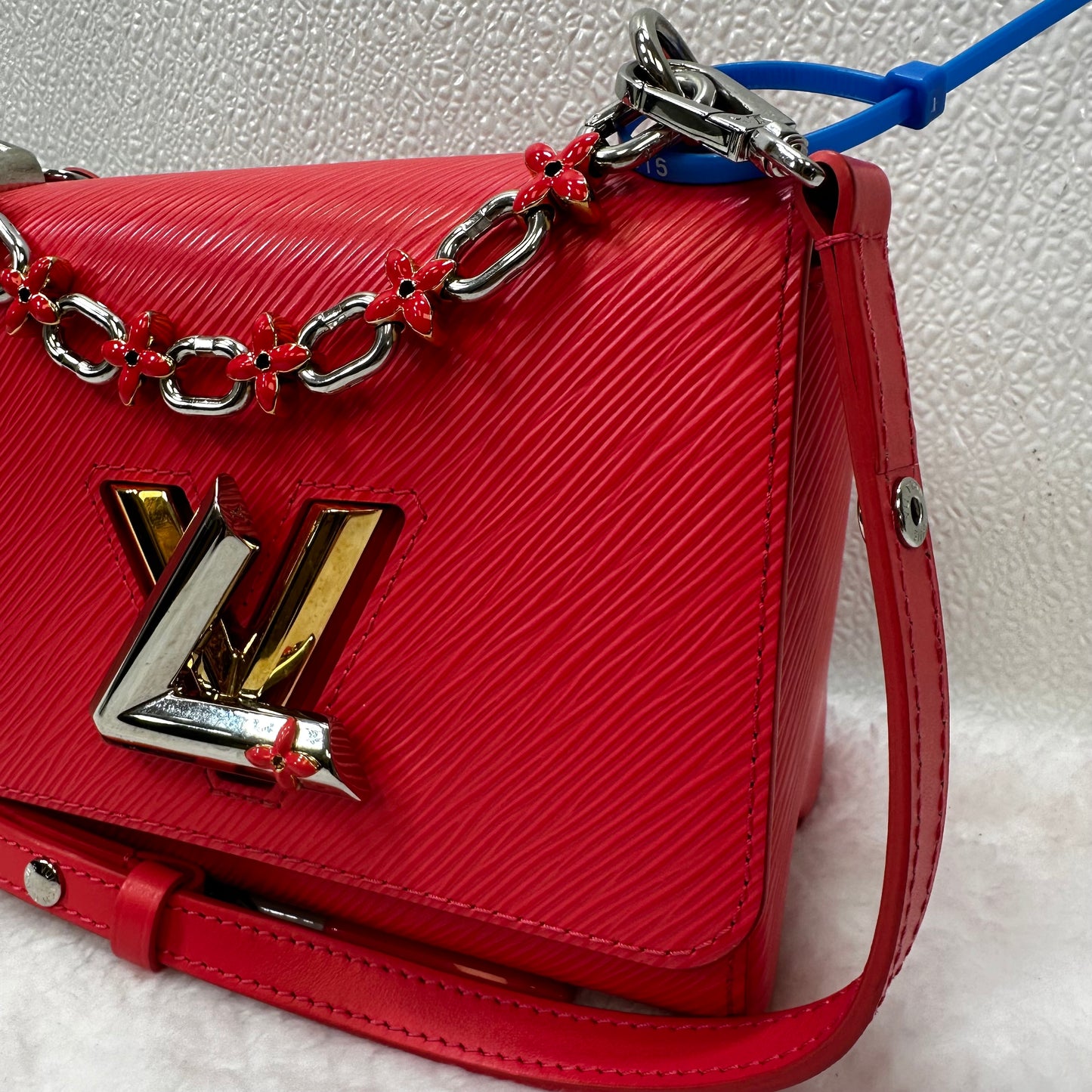 PRICE REDUCTION-FINAL SALE 
Pink Crossbody Designer Louis Vuitton, Twist PM pink sky epi-