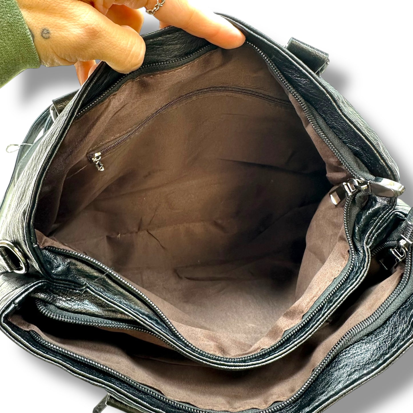 Handbag By Clothes Mentor, Size: Medium