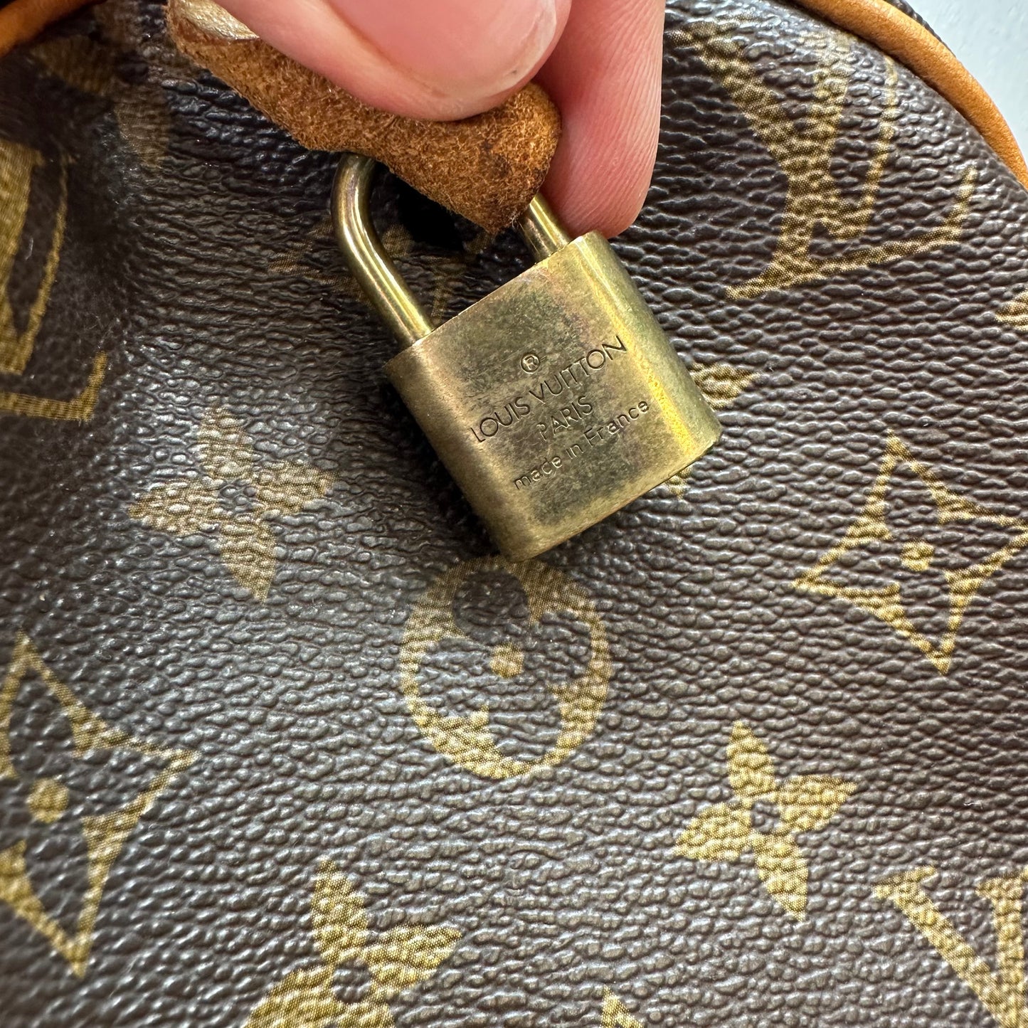 Speedy Handbag Luxury Designer By Louis Vuitton, Size: Medium
